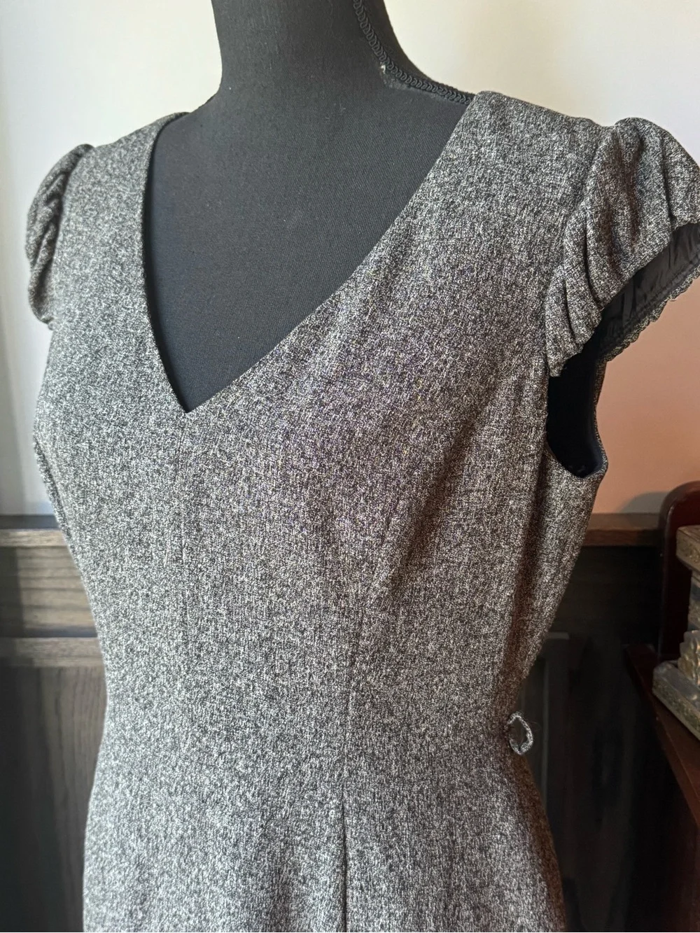 Evan Picone Gray Tweed V-Neck  Midi Dress Sz 8 - Picture 2 of 8